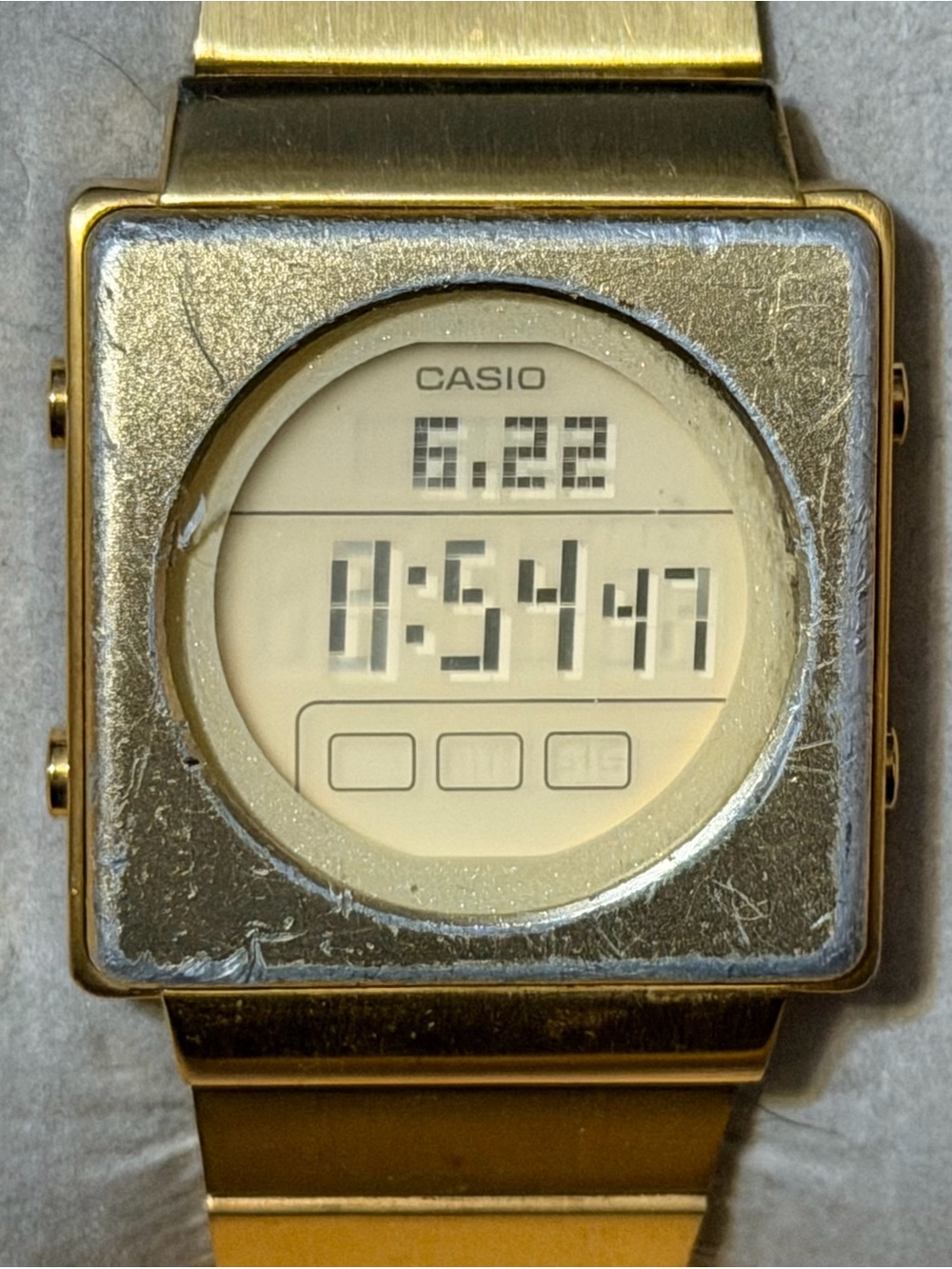 Casio Futurist LA-2002G Vintage Digital Watch 3118 Mod Gold Men's 2002 *READ*